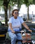 Amsterdam 7 juli 2026
Caroline Tensen doet op de fiets boodschappen in Amsterdam zuid.