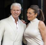 Blaricum / Amstelveen 28 mei 2026
Oger Lusink en zijn vrouw Ellen trouwen in het gemeentehuis van Blaricum en daarna hebben ze een lunch bij restaurant Aan de Poel . Dries Roelvink en zijn vrouw Honoria