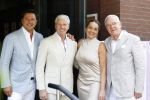Blaricum / Amstelveen 28 mei 2026
Oger Lusink en zijn vrouw Ellen trouwen in het gemeentehuis van Blaricum en daarna hebben ze een lunch bij restaurant Aan de Poel . Dries Roelvink en zijn vrouw Honoria samen met Guido Maas en Sander Lusink 