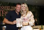 Den Haag 10 juli 2026
Boekpresentatie Estevana Polman bij boekenwinkel Paagman . Eva Jinek interviewt haar . Estevana Polman en partner Rafael v d Vaart