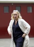 Amsterdam 5 juli 2026
Eva Jinek haalt samen met haar zoon een prachtige bos bloemen in Amsterdam zuid.
