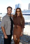 Rotterdam 1 juli 2026
Presentatie de pianoman van Jeroen v d Boom . Gastoptredens zijn er van Mart Hoogkamer Glennis Grace Waylon Luuk v d Boom Kimberly Fransens en Sezina Kelsey. Glennis Grace met haar manager Sjoerd Bodewes