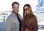 Rotterdam 1 juli 2026
Presentatie de pianoman van Jeroen v d Boom . Gastoptredens zijn er van Mart Hoogkamer Glennis Grace Waylon Luuk v d Boom Kimberly Fransens en Sezina Kelsey. Glennis Grace met haar manager Sjoerd Bodewes