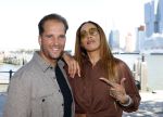 Rotterdam 1 juli 2026
Presentatie de pianoman van Jeroen v d Boom . Gastoptredens zijn er van Mart Hoogkamer Glennis Grace Waylon Luuk v d Boom Kimberly Fransens en Sezina Kelsey. Glennis Grace met haar manager Sjoerd Bodewes