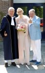 Blaricum / Amstelveen 28 mei 2026
Oger Lusink en zijn vrouw Ellen trouwen in het gemeentehuis van Blaricum en daarna hebben ze een lunch bij restaurant Aan de Poel . Guido Maas trouwde het echtpaar