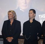 Velzen 19 mei 2026
Presentatie cast the Mentelist . De Nederlandse line-up bestaat uit Niels Houtepen (The Mentalist), Aaron Crow (The Daredevil), Scott & Muriel (The Accidentalists), Zippo Guo (The Manipulator), Dann Stevens (The Magician) en Hans Klok (The Fastest Illusionist in the World). Irene Moors presenteert het 
 