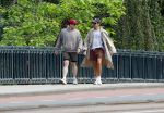 Amsterdam 27 mei 2026
Harry Styles en zijn beveiliger lopen door Amsterdam zuid. Harry geeft 10 concerten in de Johan Cruijff arena.