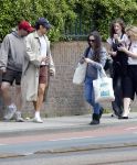 Amsterdam 27 mei 2026
Harry Styles en zijn beveiliger lopen door Amsterdam zuid. Harry geeft 10 concerten in de Johan Cruijff arena.