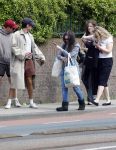 Amsterdam 27 mei 2026
Harry Styles en zijn beveiliger lopen door Amsterdam zuid. Harry geeft 10 concerten in de Johan Cruijff arena.