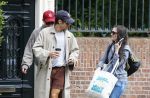Amsterdam 27 mei 2026
Harry Styles en zijn beveiliger lopen door Amsterdam zuid. Harry geeft 10 concerten in de Johan Cruijff arena.