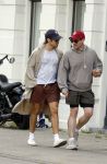 Amsterdam 27 mei 2026
Harry Styles en zijn beveiliger lopen door Amsterdam zuid. Harry geeft 10 concerten in de Johan Cruijff arena.