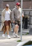 Amsterdam 27 mei 2026
Harry Styles en zijn beveiliger lopen door Amsterdam zuid. Harry geeft 10 concerten in de Johan Cruijff arena.