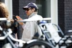 Amsterdam 27 mei 2026
Harry Styles en zijn beveiliger lopen door Amsterdam zuid. Harry geeft 10 concerten in de Johan Cruijff arena.