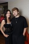 Amsterdam 11 juli 2026
Vandaag was het 25 jaar geleden dat Herman Brood zelf moord pleegde door van het Hilton Hotel af te springen .
Aanwezig Xandra Brood Holly Brood met partner Soy Kroon en Lola Brood met partner en 2 kinderen . Het vond Plaats in het Americain Hotel.