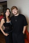 Amsterdam 11 juli 2026
Vandaag was het 25 jaar geleden dat Herman Brood zelf moord pleegde door van het Hilton Hotel af te springen .
Aanwezig Xandra Brood Holly Brood met partner Soy Kroon en Lola Brood met partner en 2 kinderen . Het vond Plaats in het Americain Hotel.
