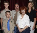 Laren 13 mei 2026
Imca Marina viert haar 85e verjaardag bij het bonte Paard in Laren . De zoon van Imca Marina Floris Oud kwam met zijn vrouw en kinderen 