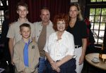 Laren 13 mei 2026
Imca Marina viert haar 85e verjaardag bij het bonte Paard in Laren . De zoon van Imca Marina Floris Oud kwam met zijn vrouw en kinderen 