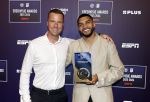 Maarssen 25 mei 2026
Ismael Saibari wordt gekozen tot beste speler van de nederlandse eredivie op het gala van ESPN in de Fabrique . ismael met een kennis 