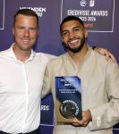 Maarssen 25 mei 2026
Ismael Saibari wordt gekozen tot beste speler van de nederlandse eredivie op het gala van ESPN in de Fabrique . ismael met een kennis 