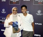 Maarssen 25 mei 2026
Ismael Saibari wordt gekozen tot beste speler van de nederlandse eredivie op het gala van ESPN in de Fabrique . moeder met broer