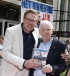 Den Haag 21 mei 2026
Boekpresentatie Jair Ferwerda in Den Haag bij Cafe restaurant Luden . Frits Barend krijgt het eerste exemplaar