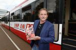 Amsterdam 27 mei 2026
3e deel van de boekenreeks 60 jaar Top 40 wordt feestelijk gelanceerd door bestickerde Top 40-tram met Erik de Zwart als trambestuurder. Natalie La Rose Erik de Zwart, Godfried Nevels en Jeroen Nieuwenhuize  zijn aanwezig 