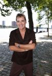 Rotterdam 1 juli 2026
Presentatie de pianoman van Jeroen v d Boom . Gastoptredens zijn er van Mart Hoogkamer Glennis Grace Waylon Luuk v d Boom Kimberly Fransens en Sezina Kelsey