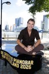 Rotterdam 1 juli 2026
Presentatie de pianoman van Jeroen v d Boom . Gastoptredens zijn er van Mart Hoogkamer Glennis Grace Waylon Luuk v d Boom Kimberly Fransens en Sezina Kelsey