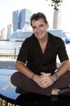 Rotterdam 1 juli 2026
Presentatie de pianoman van Jeroen v d Boom . Gastoptredens zijn er van Mart Hoogkamer Glennis Grace Waylon Luuk v d Boom Kimberly Fransens en Sezina Kelsey