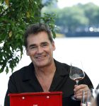 Rotterdam 1 juli 2026
Presentatie de pianoman van Jeroen v d Boom . Gastoptredens zijn er van Mart Hoogkamer Glennis Grace Waylon Luuk v d Boom Kimberly Fransens en Sezina Kelsey