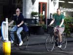 Amsterdam 29 mei 2026
Joep Onderdelinden met partner Hans op de fiets in Amsterdam zuid .