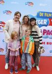 Amsterdam 31 mei 2026
Premiere Rutger Thomas en Paco 2 in Pathe Arena . Johnny de Mol kwam met zijn vrouw Anouk de Mol en hun kinderen Johnny jr Fender en Kiki 