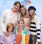 Amsterdam 31 mei 2026
Premiere Rutger Thomas en Paco 2 in Pathe Arena . Johnny de Mol kwam met zijn vrouw Anouk de Mol en hun kinderen Johnny jr Fender en Kiki 