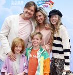 Amsterdam 31 mei 2026
Premiere Rutger Thomas en Paco 2 in Pathe Arena . Johnny de Mol kwam met zijn vrouw Anouk de Mol en hun kinderen Johnny jr Fender en Kiki 