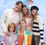 Amsterdam 31 mei 2026
Premiere Rutger Thomas en Paco 2 in Pathe Arena . Johnny de Mol kwam met zijn vrouw Anouk de Mol en hun kinderen Johnny jr Fender en Kiki 