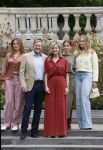Den Haag 21 mei 2026
Fotouurtje met de koninklijke familie in de Hollandse tuin van Park Clingendael . Aanwezig Koning Willem Alexander Koningin Maxima Prinses Amalia Prinses Alexia en Prinses Ariane . 