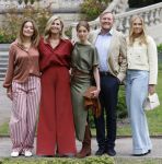 Den Haag 21 mei 2026
Fotouurtje met de koninklijke familie in de Hollandse tuin van Park Clingendael . Aanwezig Koning Willem Alexander Koningin Maxima Prinses Amalia Prinses Alexia en Prinses Ariane . 