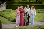 Den Haag 21 mei 2026
Fotouurtje met de koninklijke familie in de Hollandse tuin van Park Clingendael . Aanwezig Koning Willem Alexander Koningin Maxima Prinses Amalia Prinses Alexia en Prinses Ariane . 