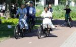 Amsterdam 9 juli 2027
Koningin Maxima op bezoek in de Bijlmer . Ze gaat ook met de fiets naar de andere locatie.
