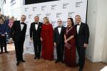 Amsterdam 2 juli 2026
Zijne Majesteit de Koning Willem Alexander en Hare Majesteit Koningin Maxima zijn aanwezig bij het gala van het Nationale Ballet ter ere van het afscheid van directeur Ted Brandsen. OOk burgemeester Femke Halsema en Commisaris v d Koningin Arthur v Dijk zijn aanwezig 