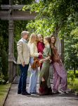 Den Haag 21 mei 2026
Fotouurtje met de koninklijke familie in de Hollandse tuin van Park Clingendael . Aanwezig Koning Willem Alexander Koningin Maxima Prinses Amalia Prinses Alexia en Prinses Ariane . 