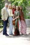 Den Haag 21 mei 2026
Fotouurtje met de koninklijke familie in de Hollandse tuin van Park Clingendael . Aanwezig Koning Willem Alexander Koningin Maxima Prinses Amalia Prinses Alexia en Prinses Ariane . 