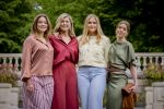 Den Haag 21 mei 2026
Fotouurtje met de koninklijke familie in de Hollandse tuin van Park Clingendael . Aanwezig Koning Willem Alexander Koningin Maxima Prinses Amalia Prinses Alexia en Prinses Ariane . 