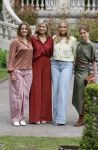Den Haag 21 mei 2026
Fotouurtje met de koninklijke familie in de Hollandse tuin van Park Clingendael . Aanwezig Koning Willem Alexander Koningin Maxima Prinses Amalia Prinses Alexia en Prinses Ariane . 