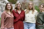 Den Haag 21 mei 2026
Fotouurtje met de koninklijke familie in de Hollandse tuin van Park Clingendael . Aanwezig Koning Willem Alexander Koningin Maxima Prinses Amalia Prinses Alexia en Prinses Ariane . 
