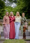 Den Haag 21 mei 2026
Fotouurtje met de koninklijke familie in de Hollandse tuin van Park Clingendael . Aanwezig Koning Willem Alexander Koningin Maxima Prinses Amalia Prinses Alexia en Prinses Ariane . 