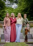 Den Haag 21 mei 2026
Fotouurtje met de koninklijke familie in de Hollandse tuin van Park Clingendael . Aanwezig Koning Willem Alexander Koningin Maxima Prinses Amalia Prinses Alexia en Prinses Ariane . 