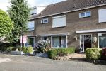 Volendam 27 juli 2026
Jan Smit heeft voor zijn ex vrouw Liza Smit Liza Plat en zijn kinderen dit huis gekocht . 
Het ligt een paar 100 meter van zijn huis 