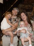 Amsterdam 11 juli 2026
Vandaag was het 25 jaar geleden dat Herman Brood zelf moord pleegde door van het Hilton Hotel af te springen .
Aanwezig Xandra Brood Holly Brood met partner Soy Kroon en Lola Brood met partner en 2 kinderen . Het vond Plaats in het Americain Hotel.