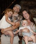Amsterdam 11 juli 2026
Vandaag was het 25 jaar geleden dat Herman Brood zelf moord pleegde door van het Hilton Hotel af te springen .
Aanwezig Xandra Brood Holly Brood met partner Soy Kroon en Lola Brood met partner en 2 kinderen . Het vond Plaats in het Americain Hotel.